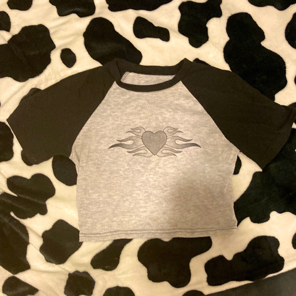Cropped baseball tee with heart design🤍🤍